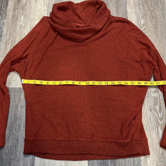 Rust/orange Sweater - Picture 3 of 5
